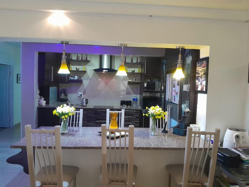 4 Bedroom House for sale in Silverglen - Photo 9