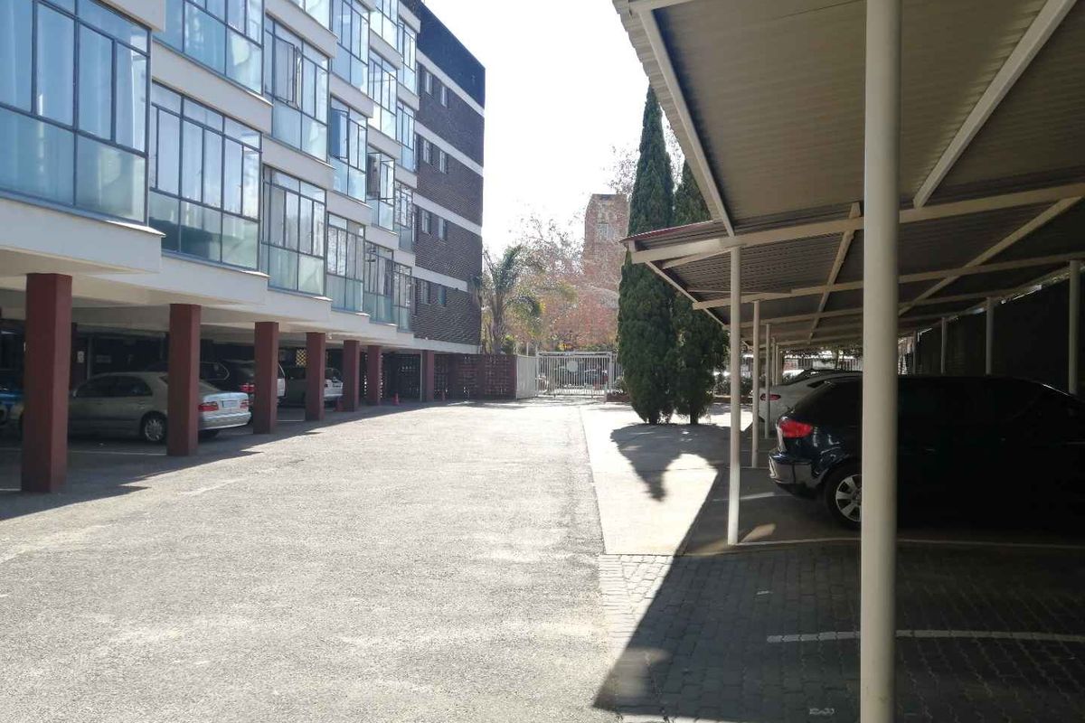 Bachelor to rent at Lantana Apartments - Photo 2