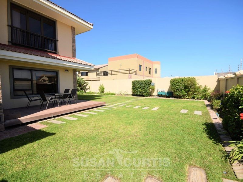 WELL BUILD FAMILY HOME CLOSE TO THE OCEAN - Photo 4