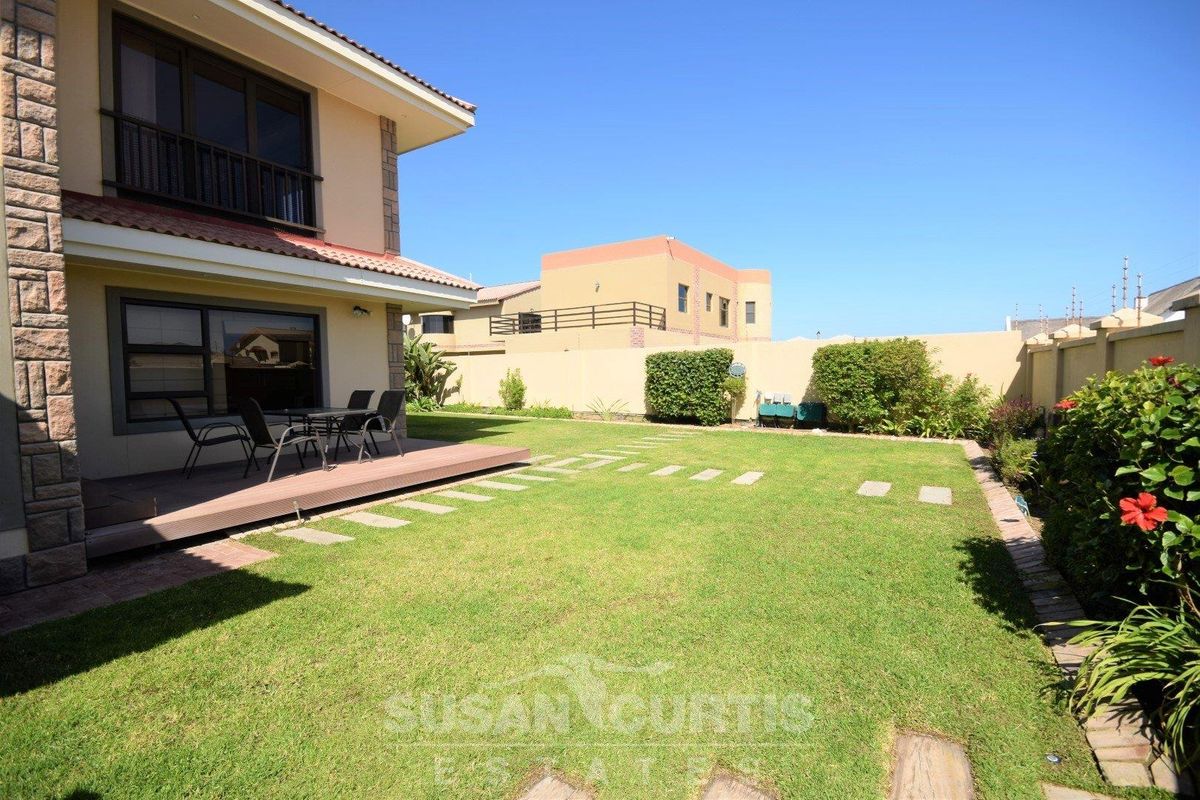 WELL BUILD FAMILY HOME CLOSE TO THE OCEAN - Photo 4