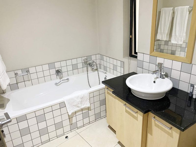 2 BED 2 BATH FULLY FURNISHED APARTMENT BENMORE - Photo 6