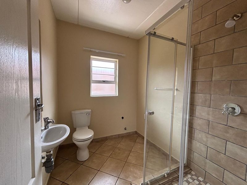 2 Bedroom Apartments for sale in Kempton Park - Photo 10