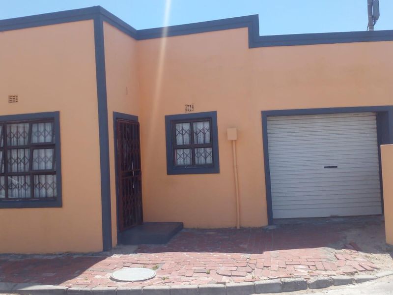 Charming Starter Home in KTC Nyanga for Only R450,000! - Photo 3