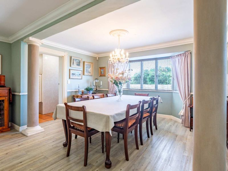 Elegant Estate Living just 400 Metres from the Beach - Photo 9