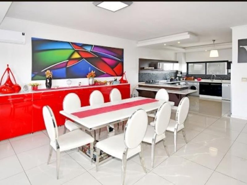 Three Bedroom Penthouse apartment with sensational views - Photo 7