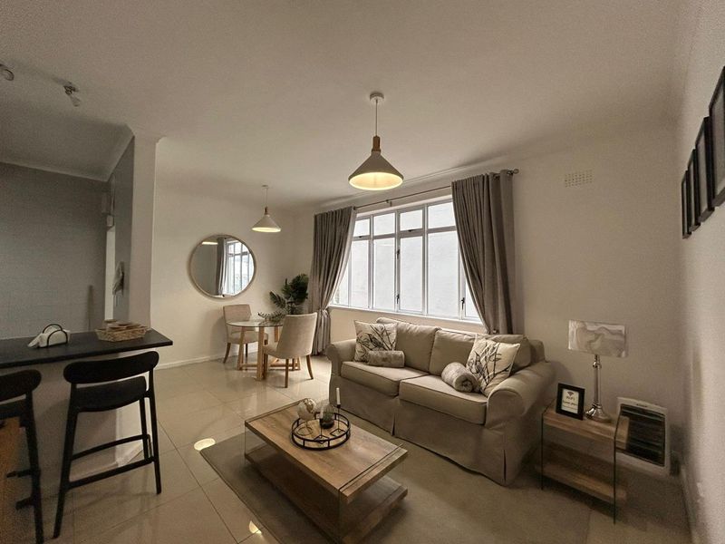 Modern 1-Bedroom Apartment To Rent – Three Anchor Bay - Photo 3
