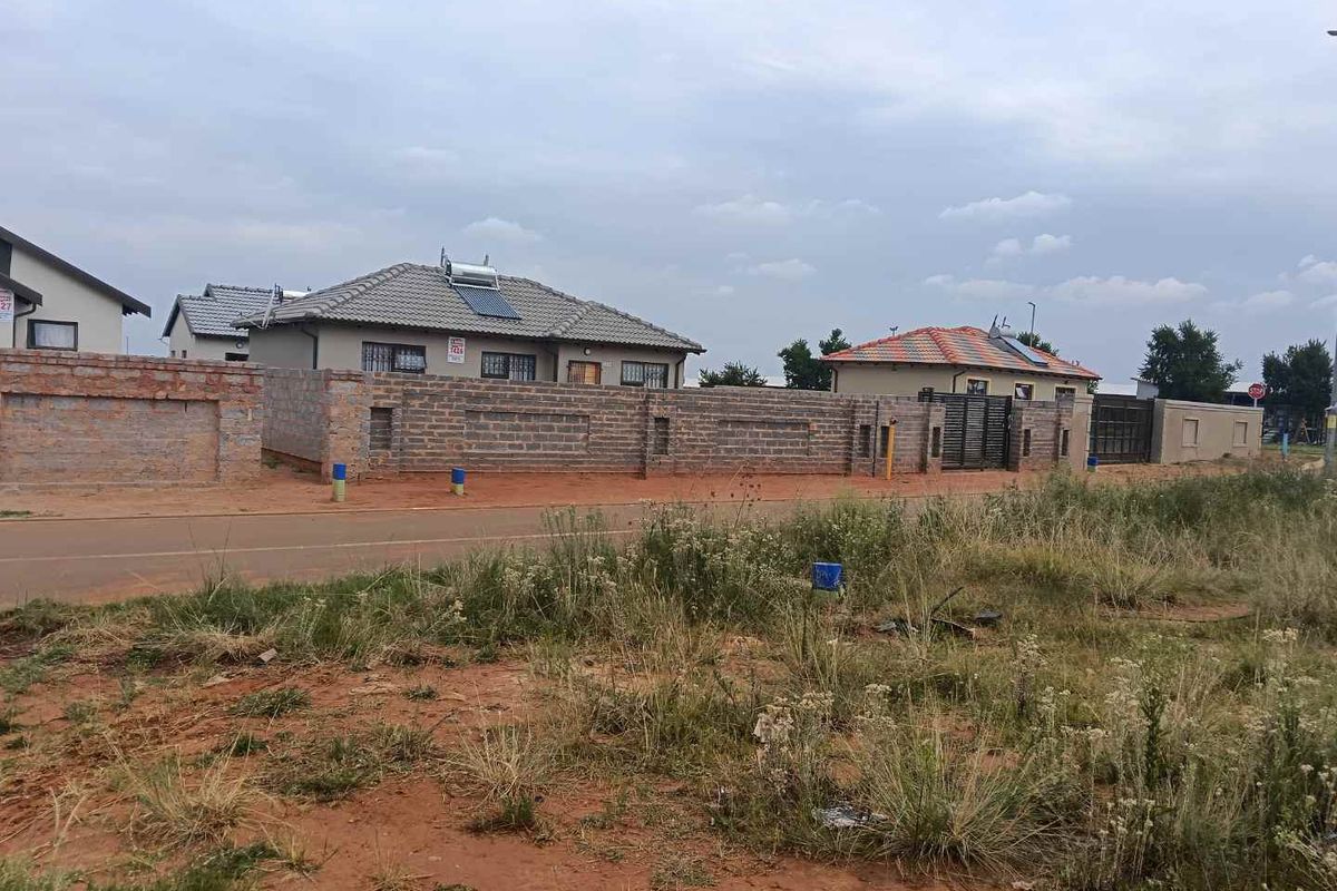 NEW DEVELOPMENTS IN CRYSTAL PARK - Photo 4
