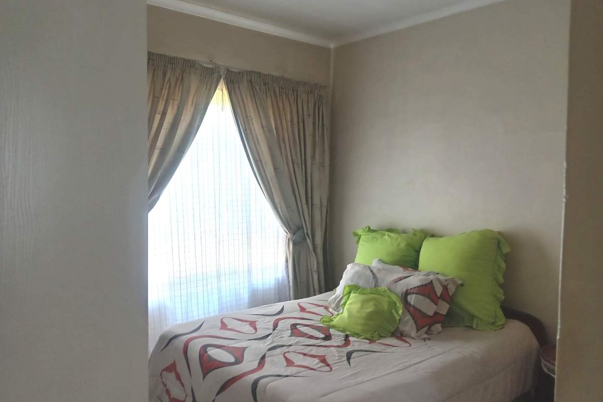 THREE BEDROOM TOWNHOUSE FOR SALE IN DAWN PARK - Photo 5