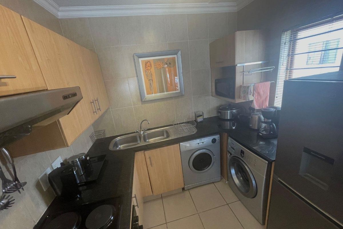 FURNISHED TWO BEDROOMS - Photo 4