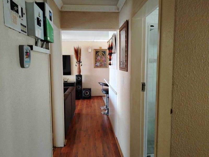 A SPACIOUS TOWNHOUSE - Photo 6