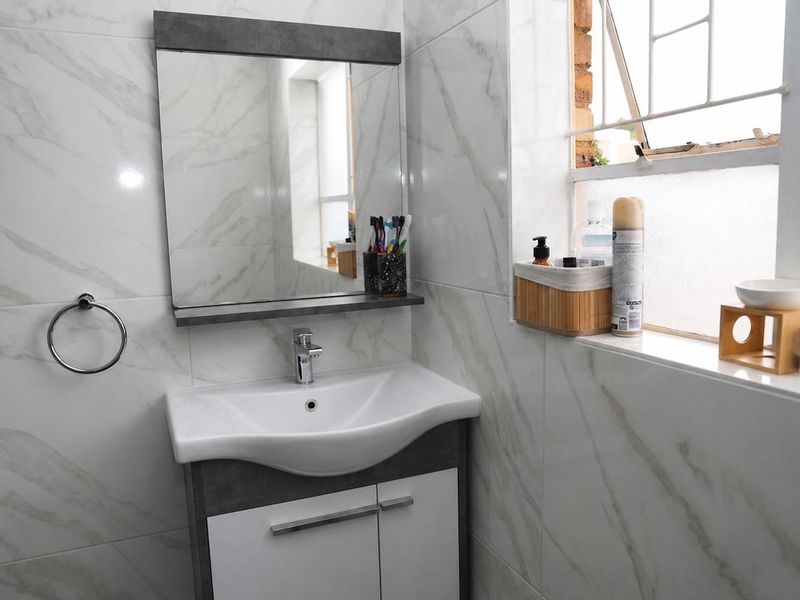 Perfectly Located: Modern, stunning 2 bedroom Townhouse with Easy Access to N1 - Photo 9