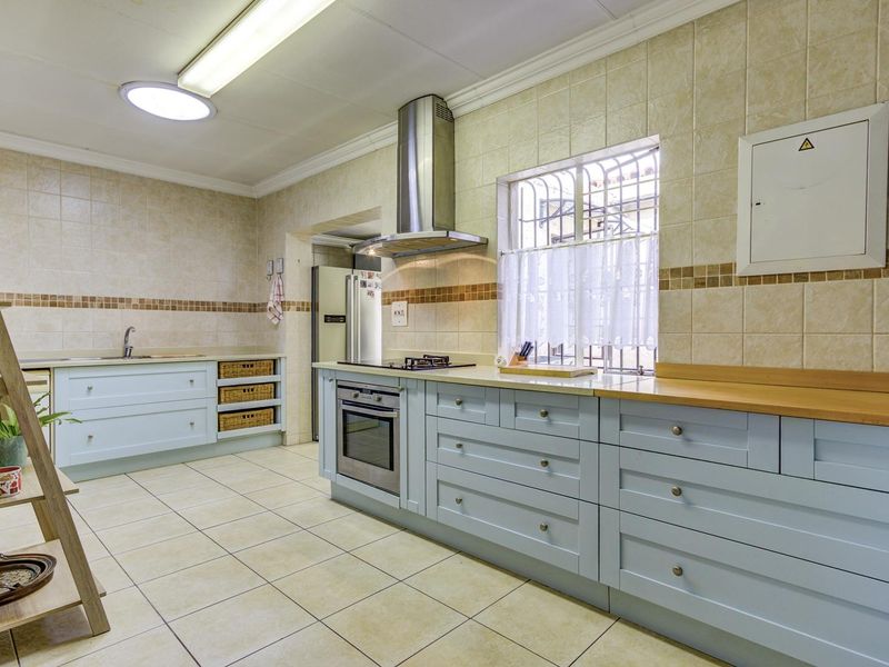 SUN FILLED SIMPLEX in desirable LORDS WEST COMPLEX! - Photo 5