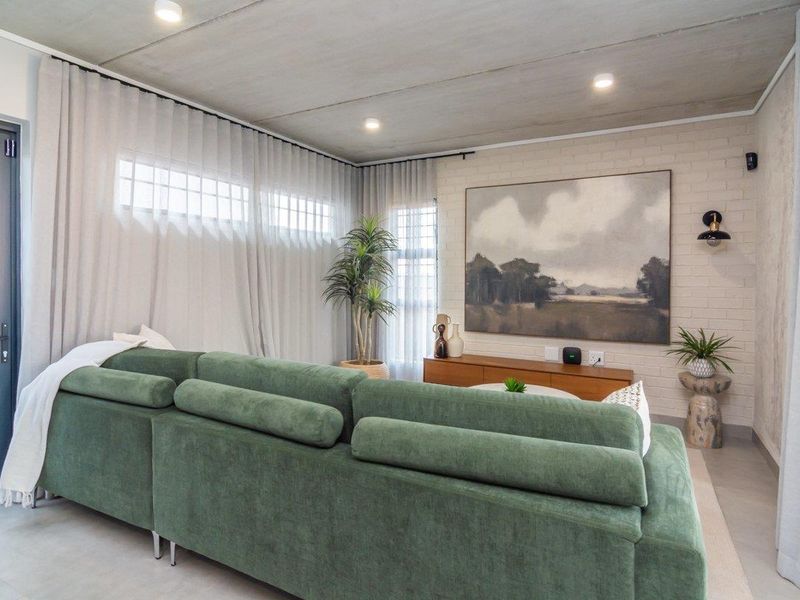 Stylish 4-bed home in Secure Baltimore Estate, Northriding - Photo 9