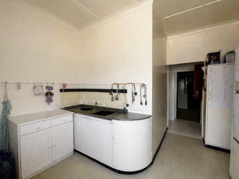 Charming Country Home on a Spacious Erf – Trompsburg - Photo 2