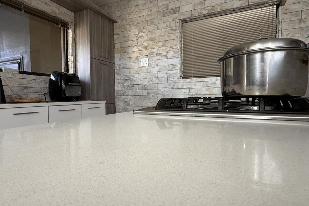 4-Bedroom House [ Elisenheim] - For SALE! - Photo 4