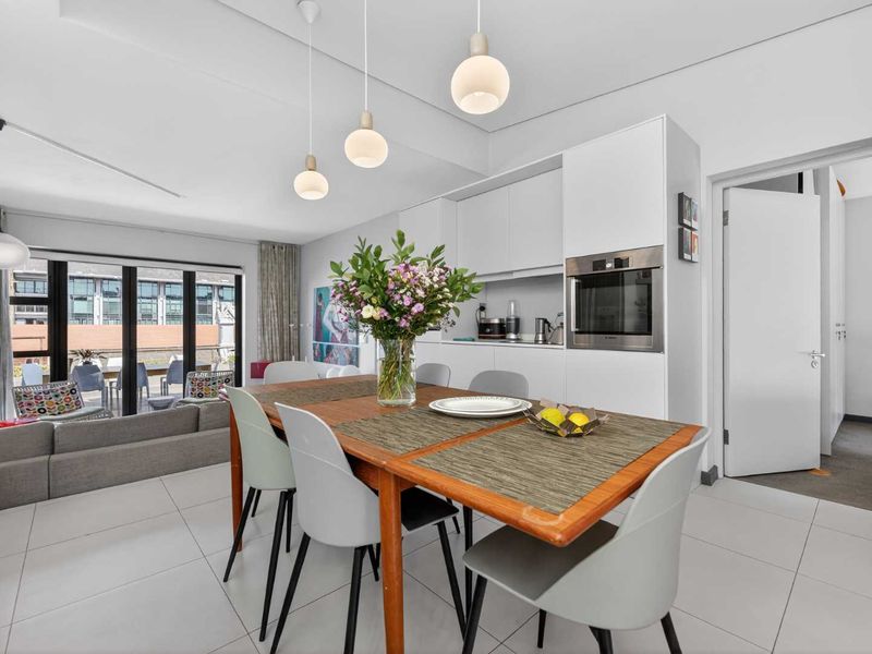 Prime Location & Stunning Views - A tranquil Oasis in Green Point Awaits! - Photo 3