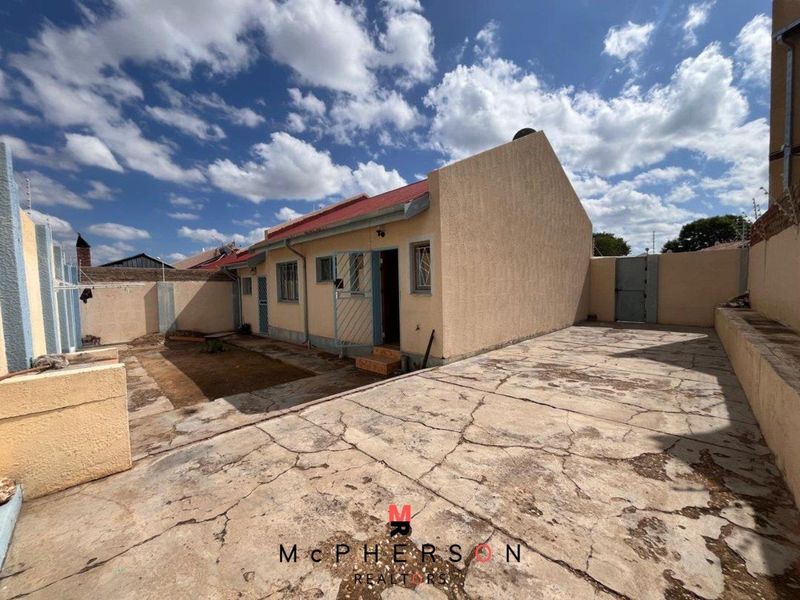 2 Bedroom Townhouse For Sale - Photo 1