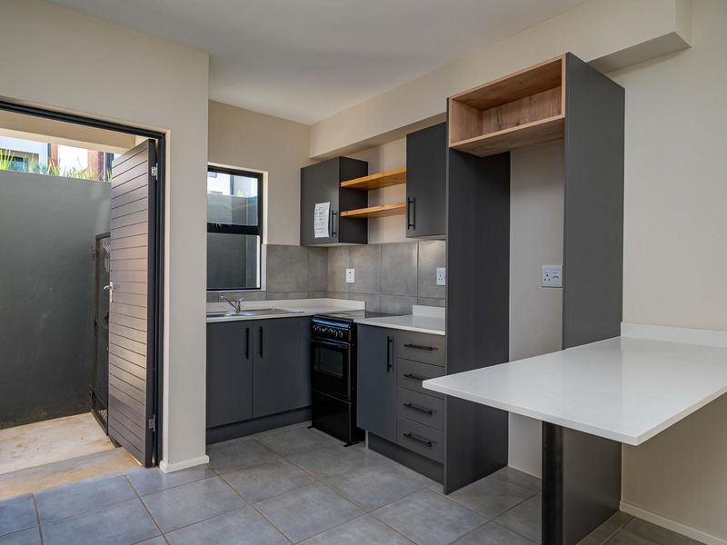 Kings Gate Estate 2 Bedroom Duplex - Photo 8