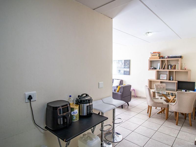Charming 2-Bedroom Apartment in Prime Location - Photo 5