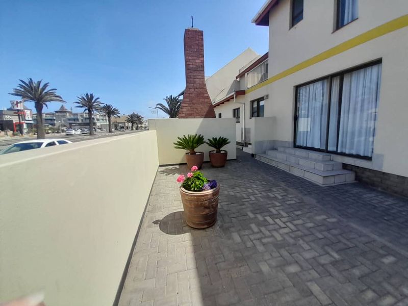 Double Storey Townhouse close to Heart of the Town - Photo 5