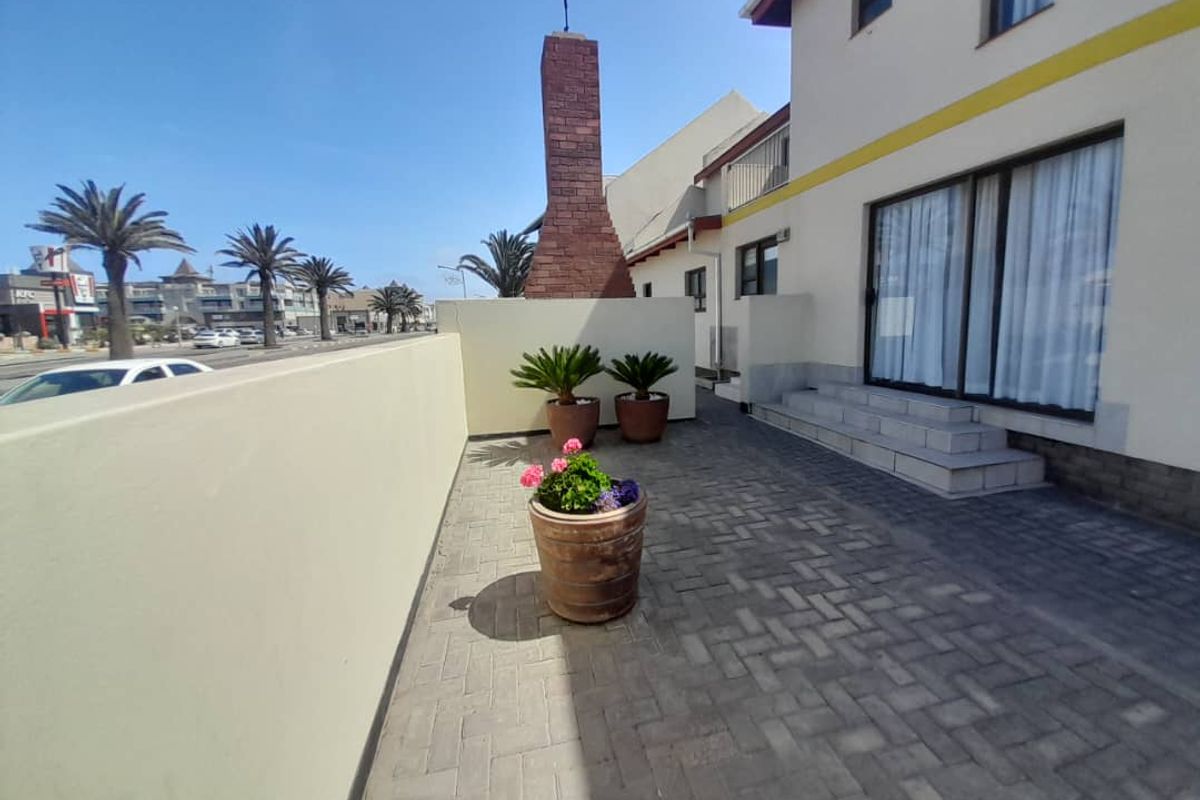 Double Storey Townhouse close to Heart of the Town - Photo 5