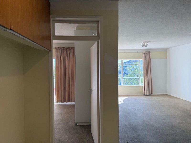 Bright 2-Bed Apartment with Balcony - Photo 6