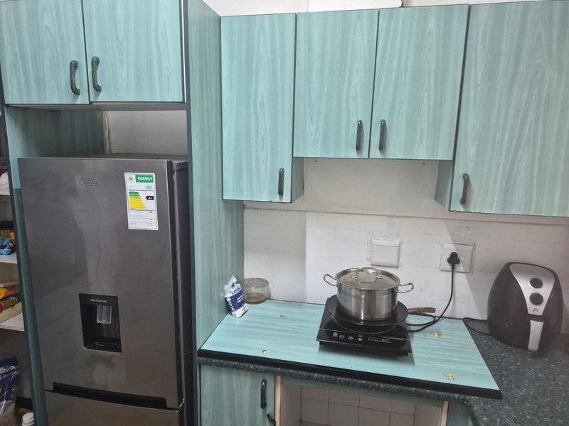 Luxurious 2.5 Bedroom Apartment on Durban's Golden Mile R 1 300 000 - Photo 9