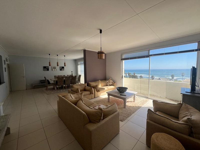 FOR SALE - EXCEPTIONAL 4 BEDROOM PENTHOUSE IN CENTRAL SWAKOPMUND, NAMIBIA - Photo 2