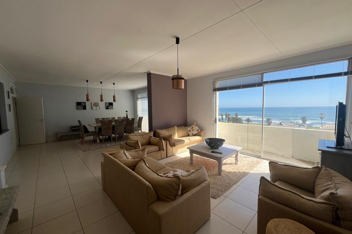FOR SALE - EXCEPTIONAL 4 BEDROOM PENTHOUSE IN CENTRAL SWAKOPMUND, NAMIBIA - Photo 2