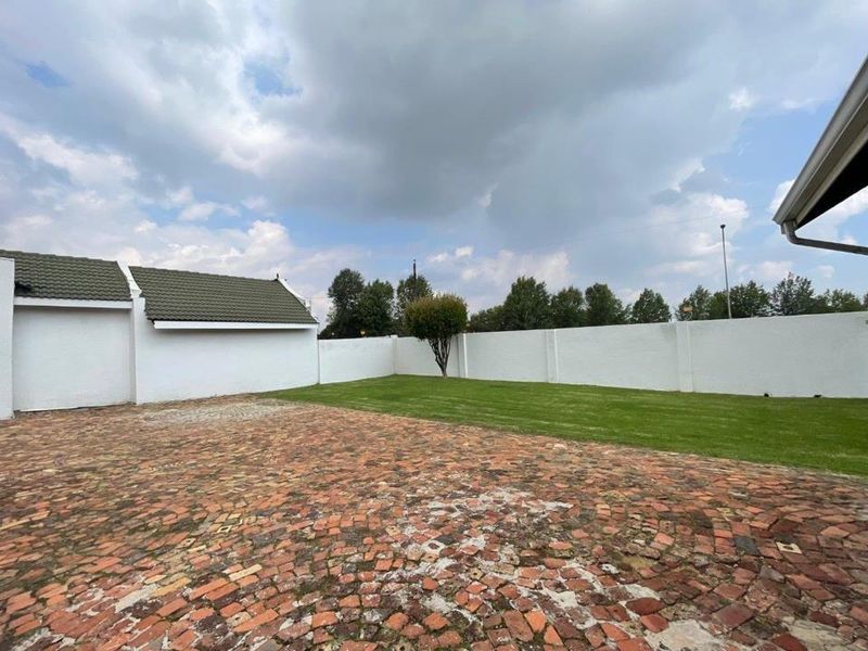 Modern Elegance Meets Comfortable Family Living - Photo 7