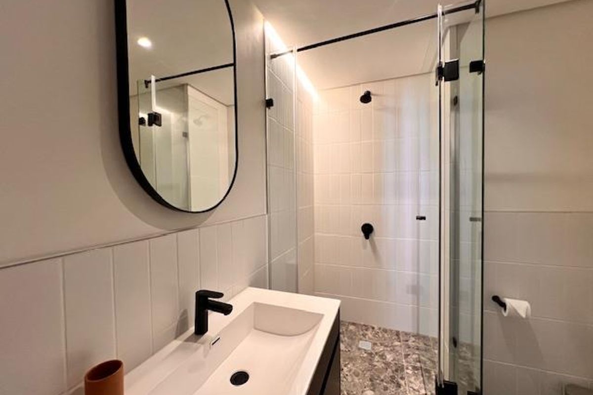 Brand new Modern, Luxury apartment - Photo 4