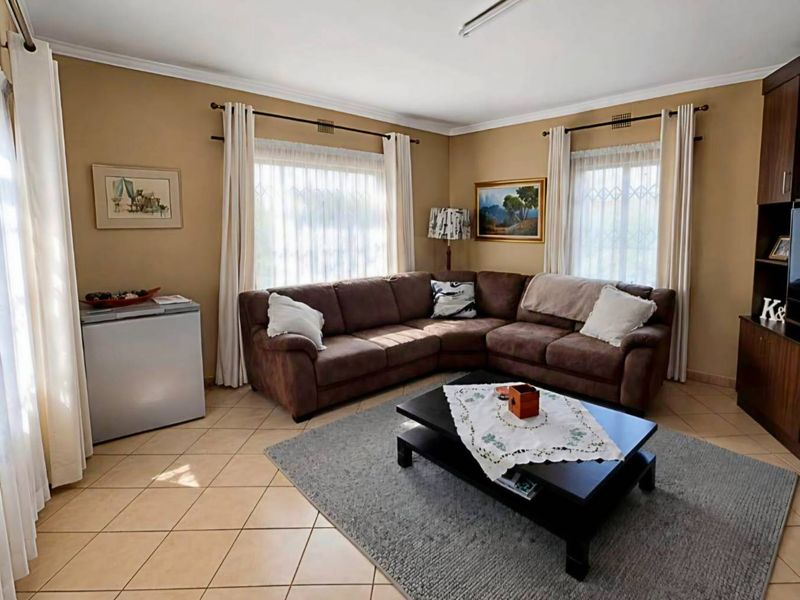 3 Bedroom House for Sale in Rothdene - Photo 6