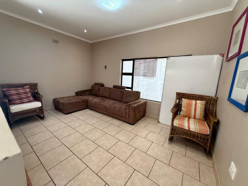4 Bedroom house with flat for sale - Photo 3