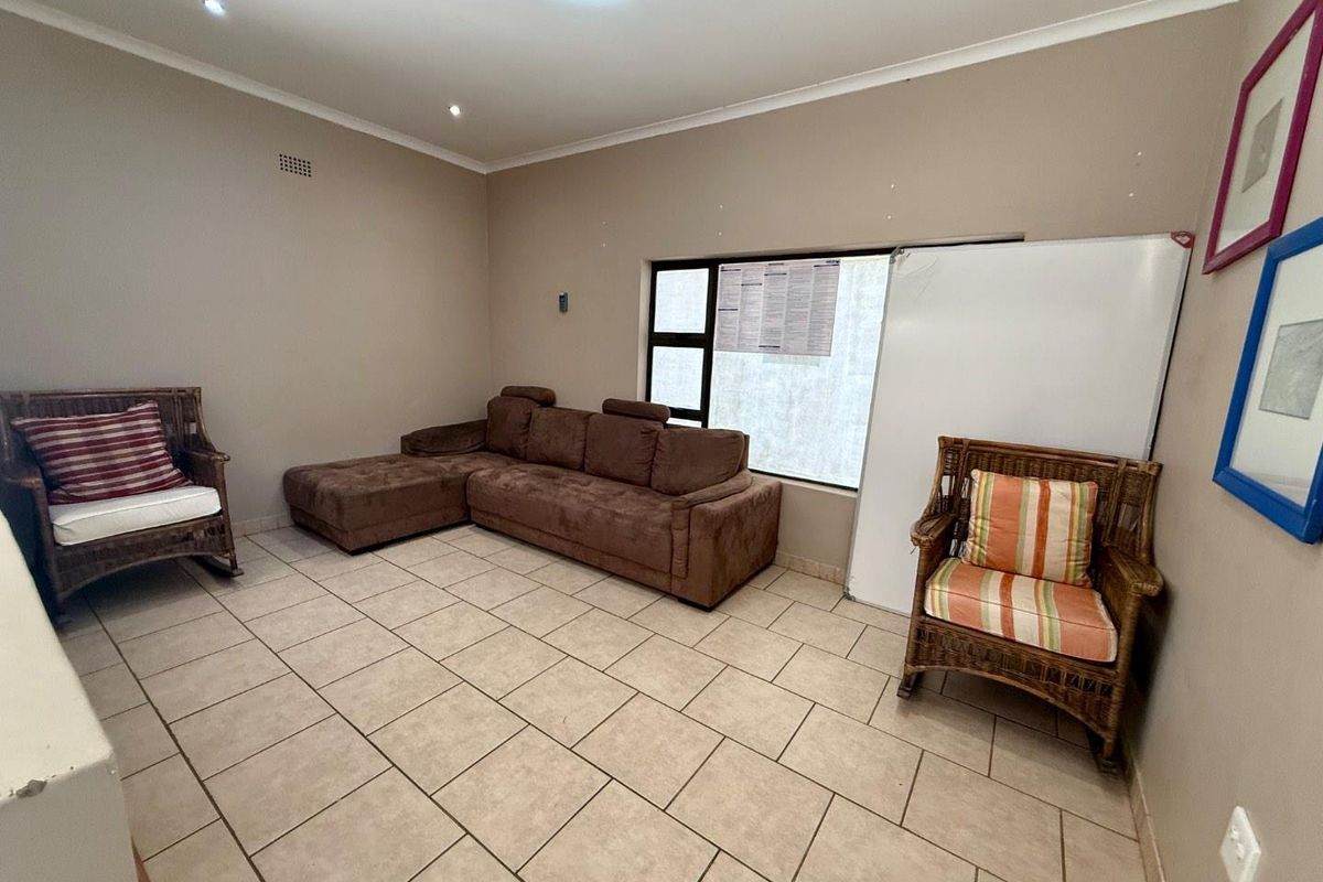 4 Bedroom house with flat for sale - Photo 3