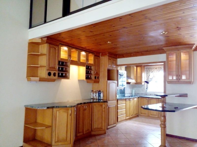 SENSATIONAL 3 BEDROOM TOWNHOUSE! - Photo 5
