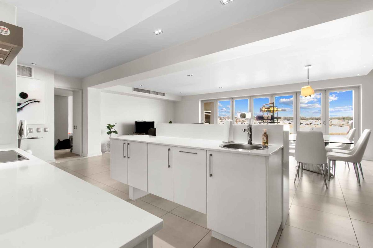 Ultimate Luxury Apartment for Sale in Ebotse Golf & Country Estate, Rynfield - Photo 5