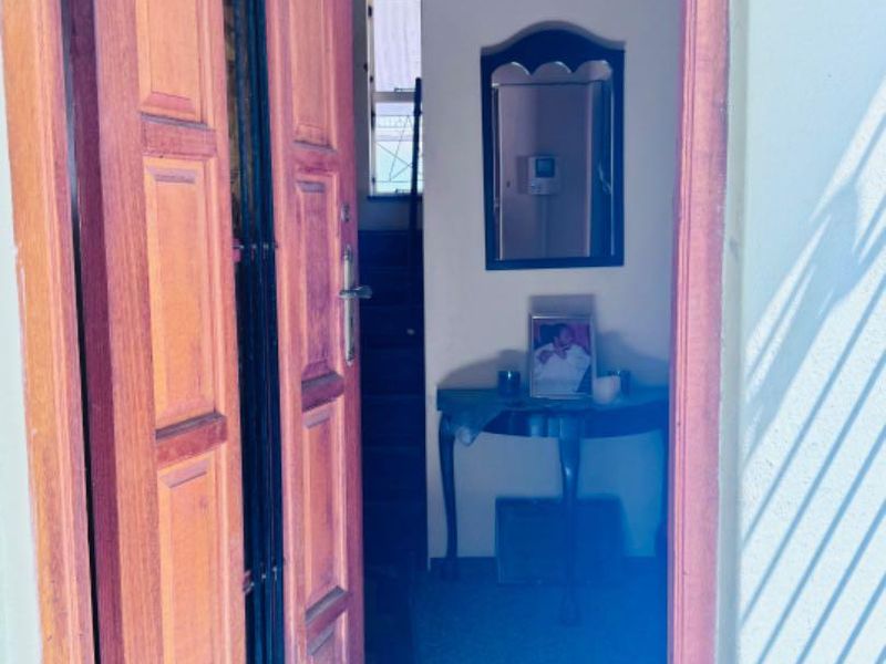 6 Bedrooms Property For Sale In Queenstown - Photo 6