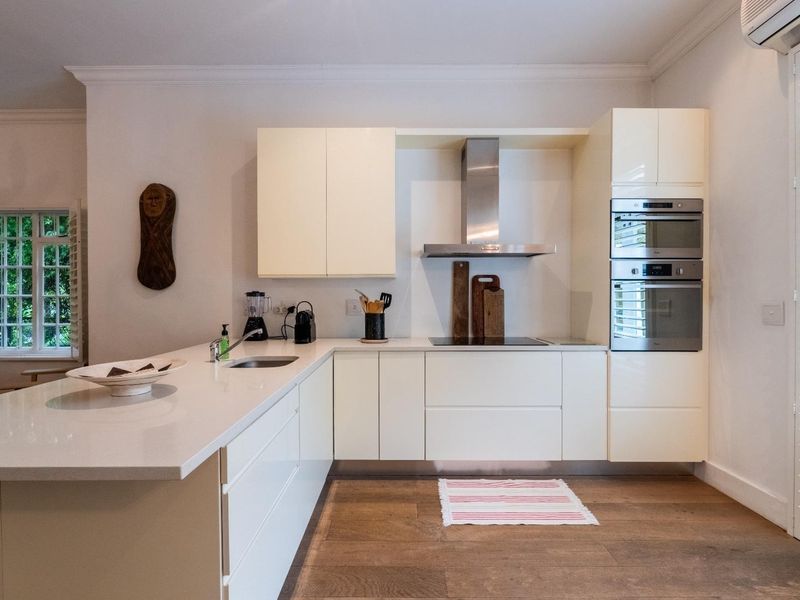 Elegant Furnished 4-Bedroom Home Available 01 July 2026 until 30 September in Franschhoek - Photo 5