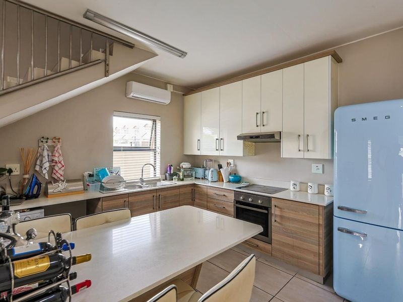 Sleek Modernity Meets Effortless Living - Photo 9