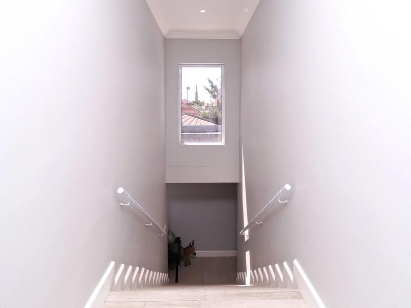 Hidden Gem in Oakdale- Newly renovated apartment - Photo 4