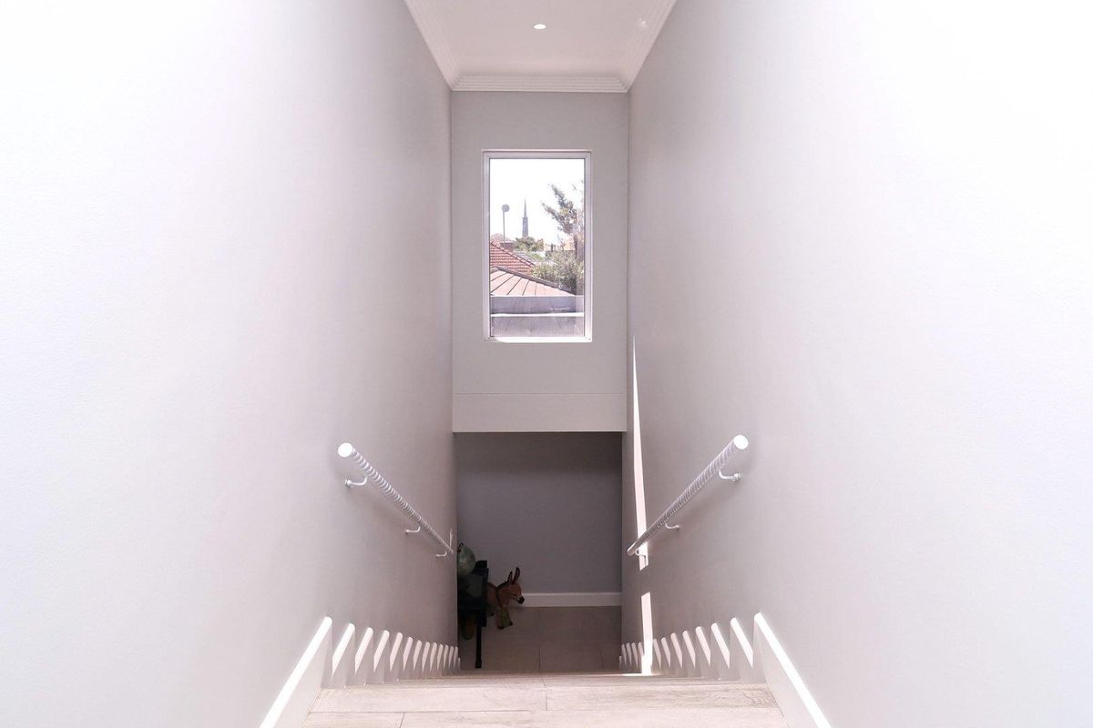 Hidden Gem in Oakdale- Newly renovated apartment - Photo 4