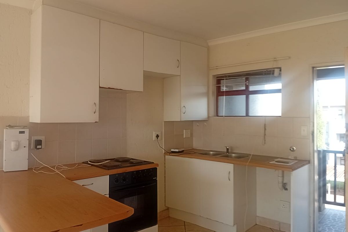 A SPACIOUS APARTMENT - Photo 3