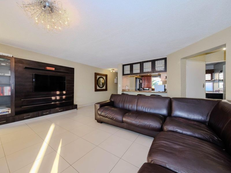 Empty & Urgent! Popular Townhouse Complex on the Ridge Highbury. - Photo 9
