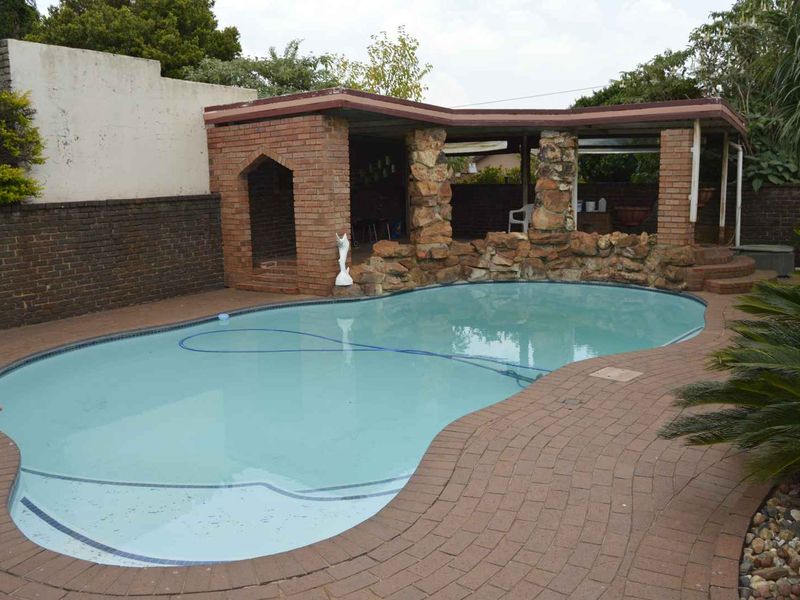 A Home That Tells Two Stories - Photo 9