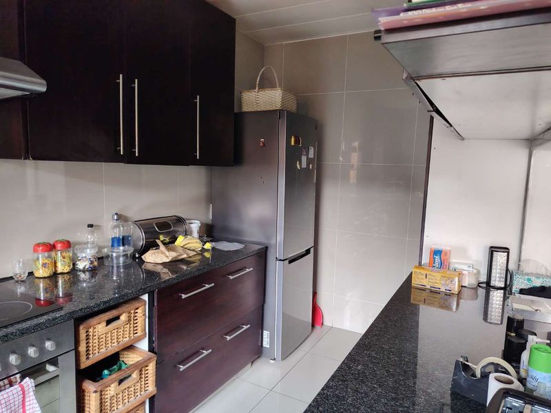 Spacious 3-Bedroom Duplex Townhouse in Secure Benoni Complex - Photo 2