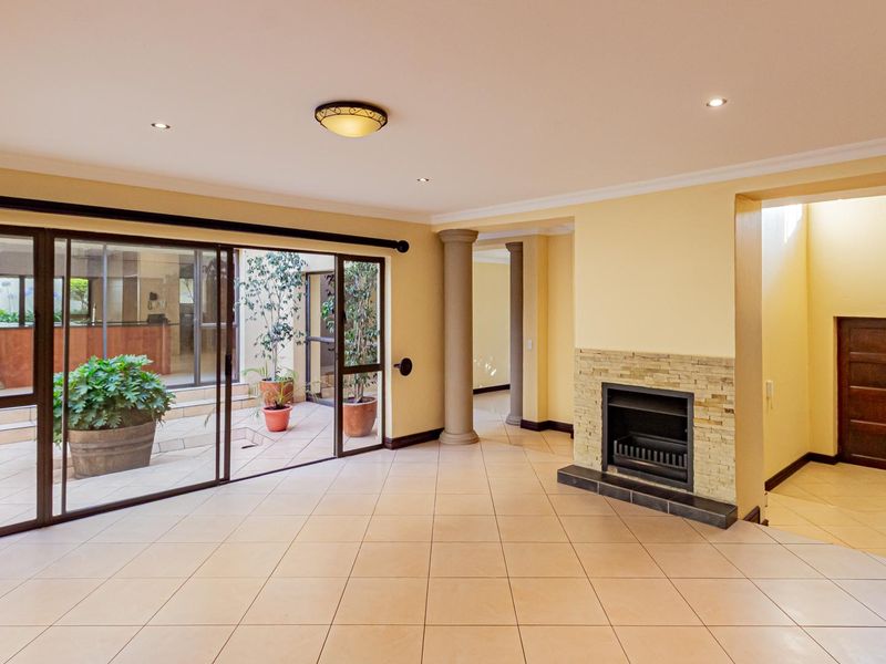 Beautiful 7 bedroom at Dainfern Golf Estate - Photo 9