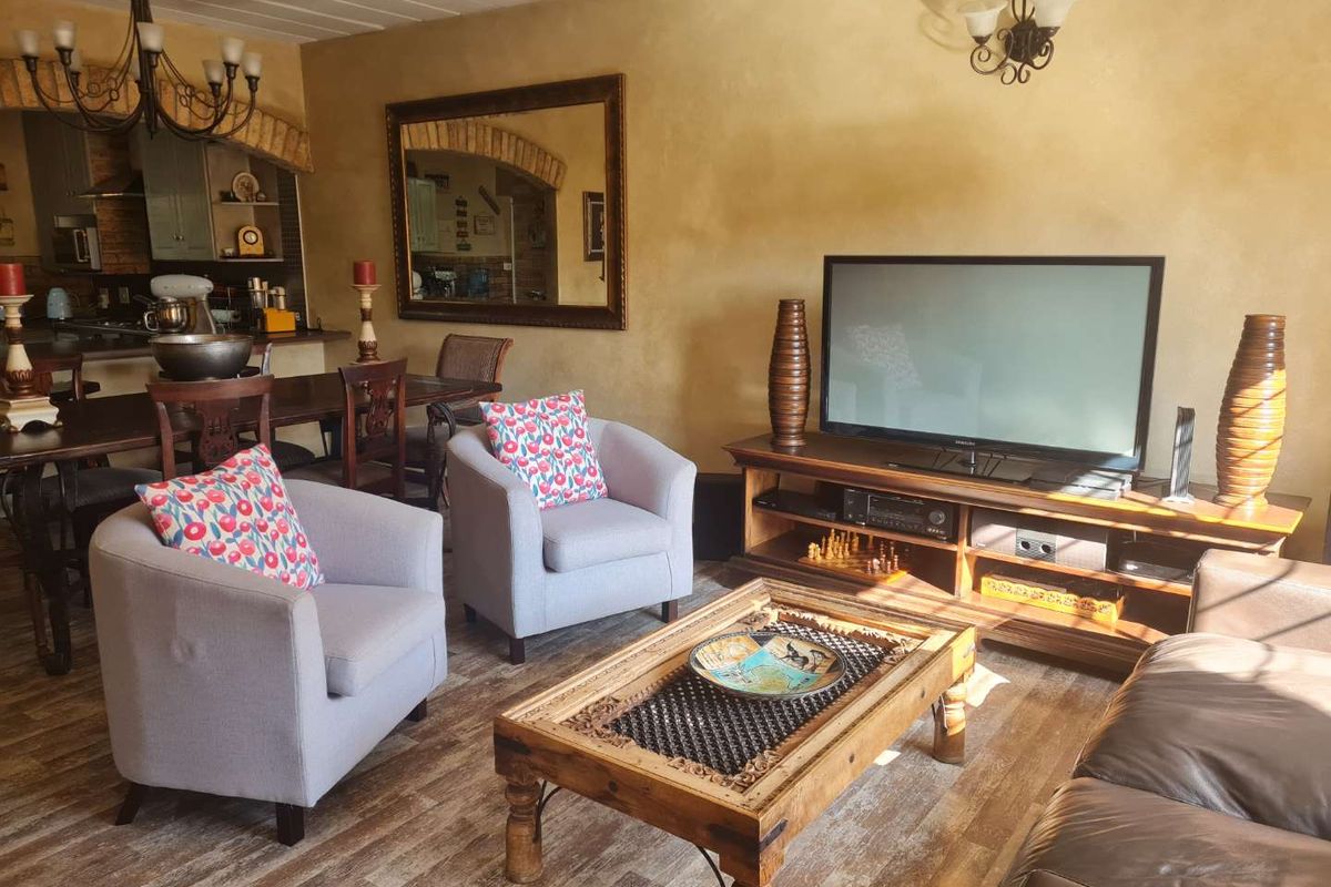 BEAUTIFUL BOTTOM STACK UNIT WITH LOTS OF EXTRAS - Photo 4