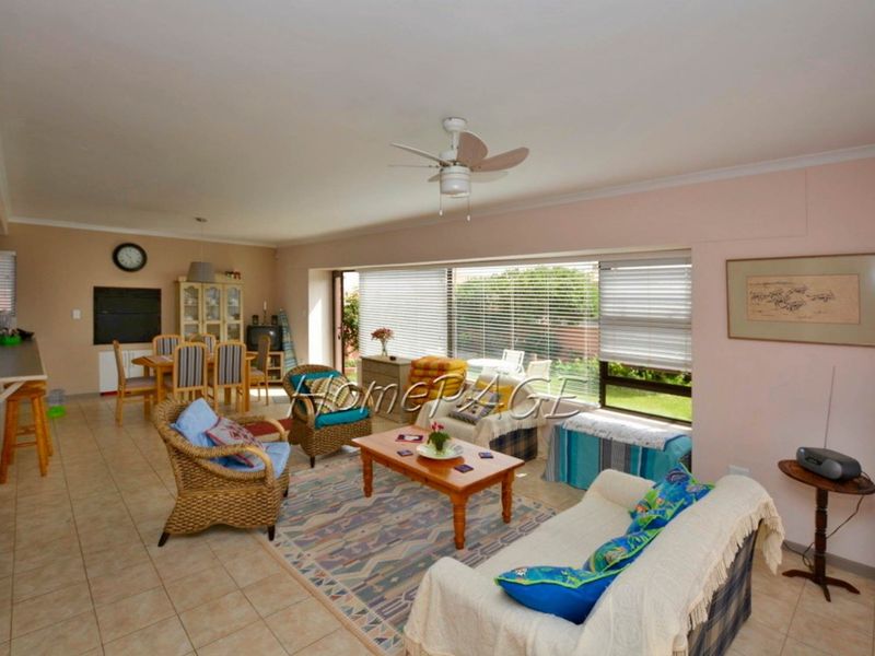 Ext 10, Henties Bay:  Airy Corner Home with LOTS OF LIGHT is for sale - Photo 5