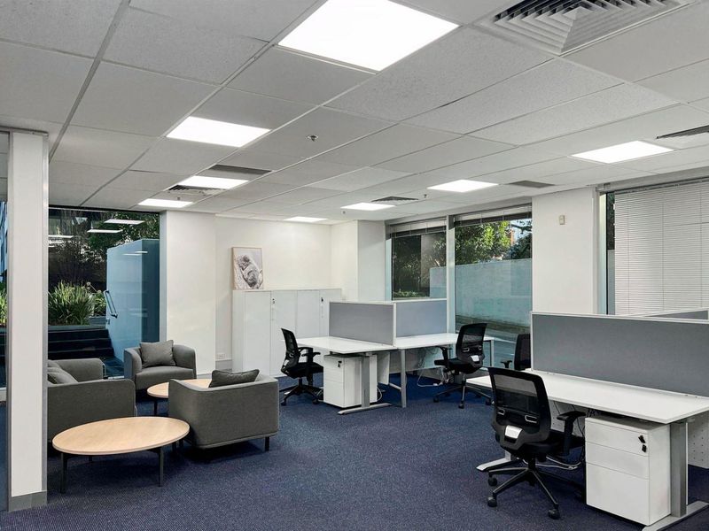 Book open plan office space for businesses of all sizes in Regus The Foundry - Photo 3