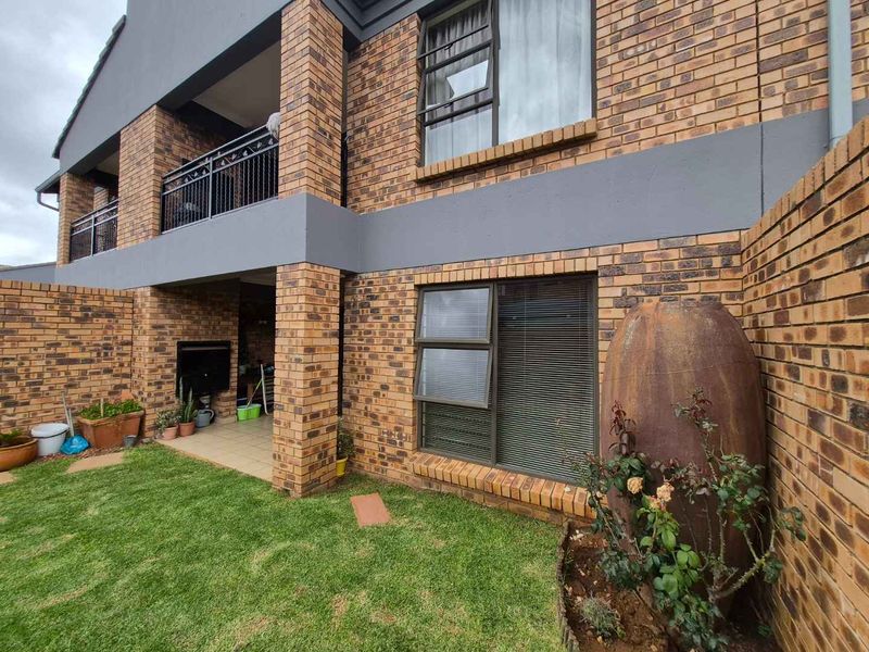 Charming 2-Bedroom  Apartment for Sale in Secure Ravenswood Mews 1, Boksburg - Photo 4
